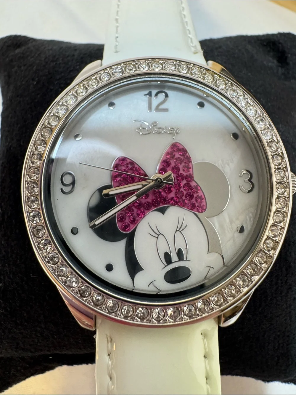Disney Women’s Minnie Mouse White Patent Strap Watch with Crystal Bezel